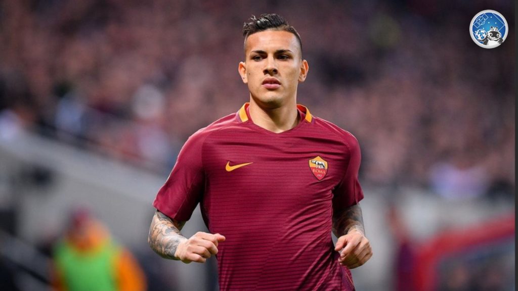 Paredes con la camiseta de la Roma de la Serie A