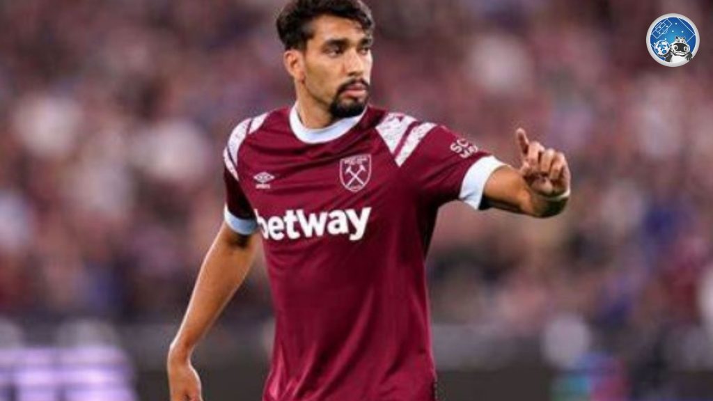 Paqueta con la camiseta del West Ham de la Premier League