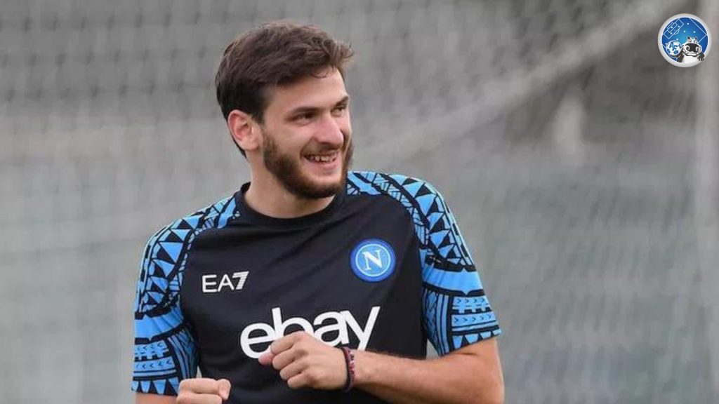 Kvara con la camiseta del Napoli de la Serie A