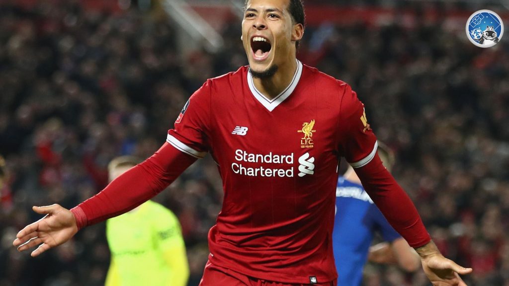 Van DIjk con la camista del Liverpool de la Premier League