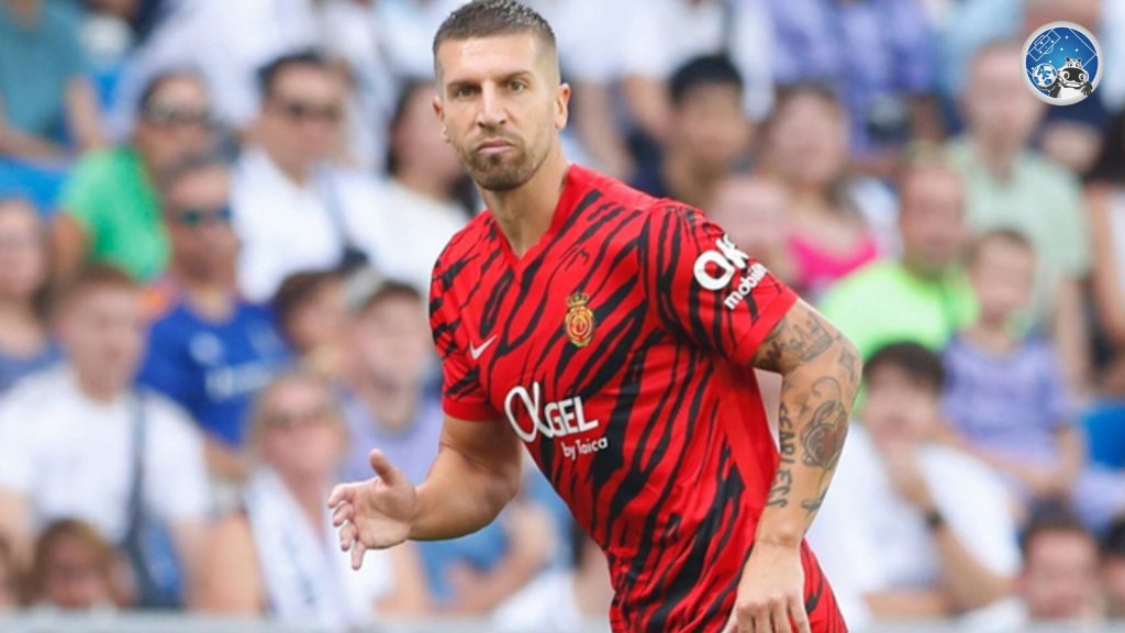 Nastasic con la camiseta del Mallorca de LaLiga